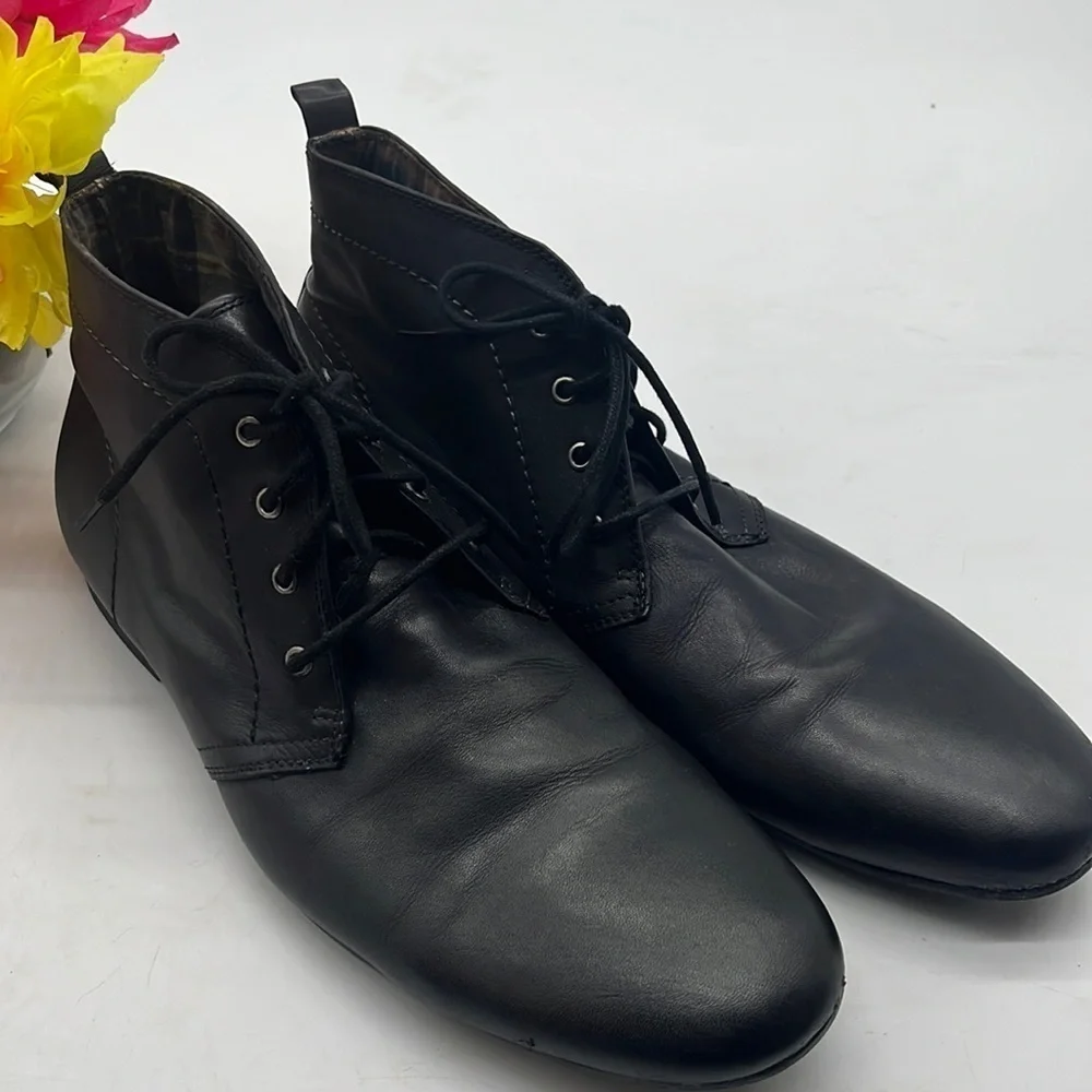 BedStu Black Leather lace up chukka boots size 9 MN4062